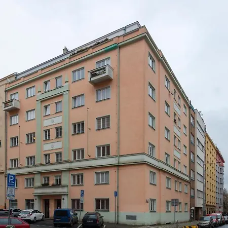 Homey Flat In Vinohrady By Days Prague