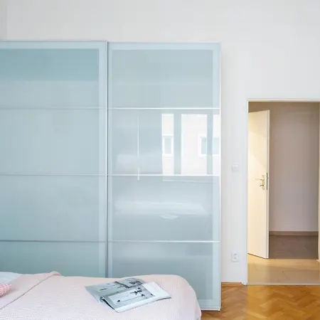 Homey Flat In Vinohrady By Days Apartment Prague