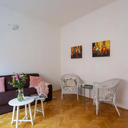 Apartment Homey Flat In Vinohrady By Days Prague
