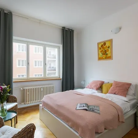 Homey Flat In Vinohrady By Days